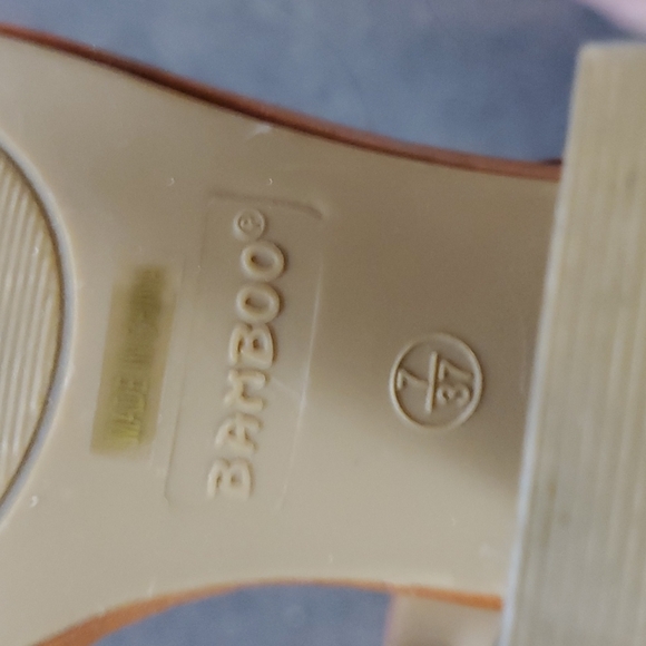 Sandals - Picture 4 of 4